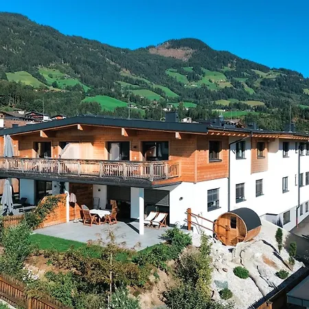 Veronikas Relax & Family Suite - Alpenluxus Collection Fügen